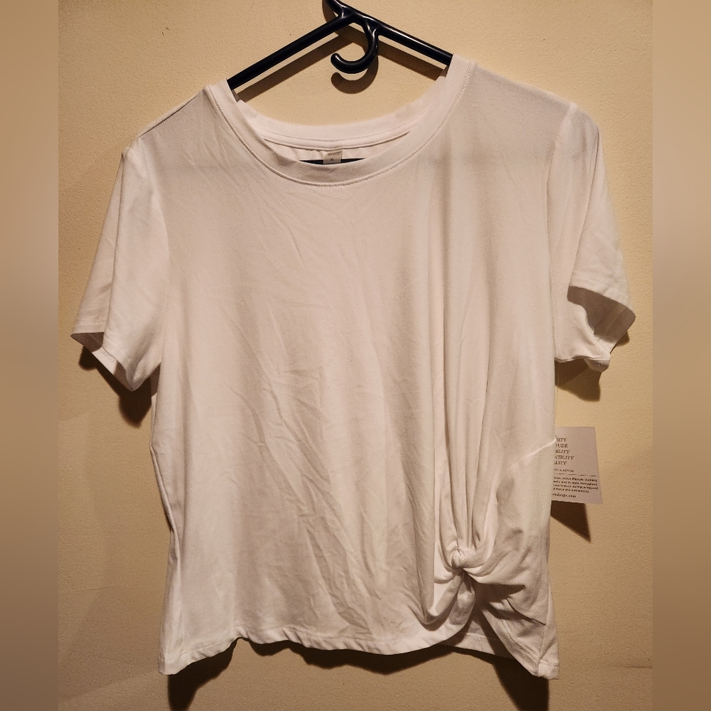 Beyond Yoga featherweight for a spin tee